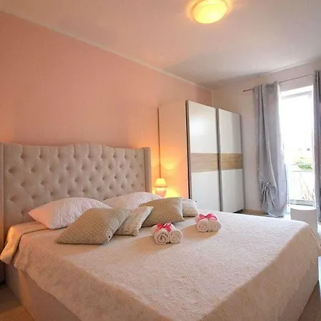 Anamaria Modern And New Holiday Vikendica Porec